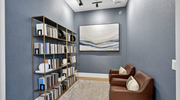 The Reserve at Copper Chase Garden apartments with lounge and library room in York, PA – The Oaks at Copper Chase