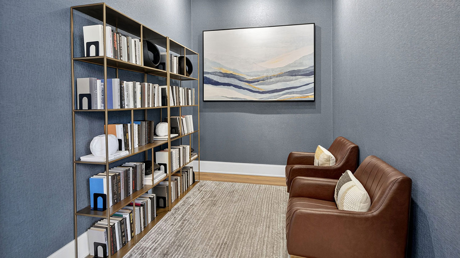 Garden apartments with lounge and library room in York, PA – The Oaks at Copper Chase