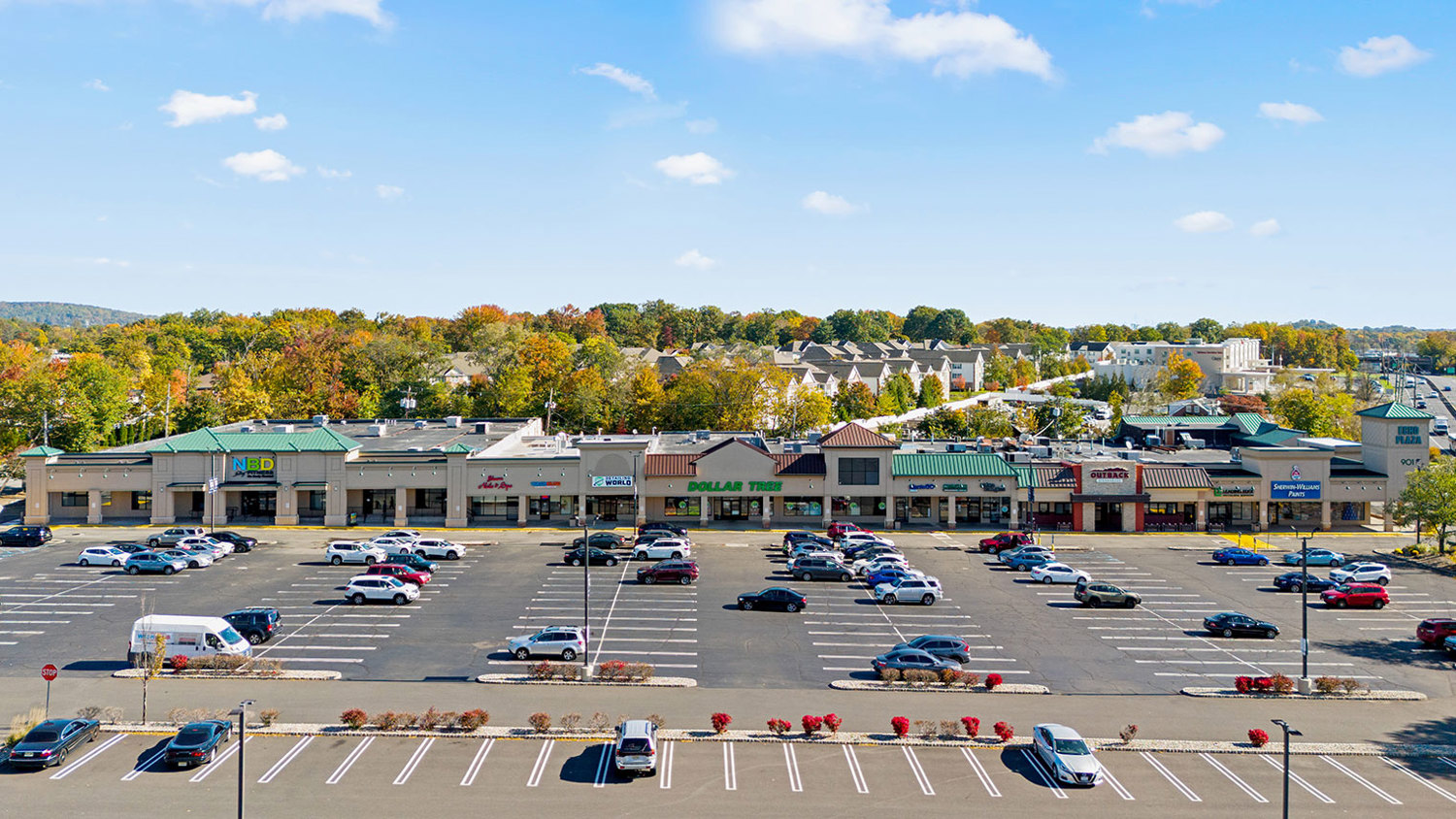 Aerial view of community center offering restaurant and retail space for lease with ample parking in Springfield, NJ – Echo Plaza Shopping Center