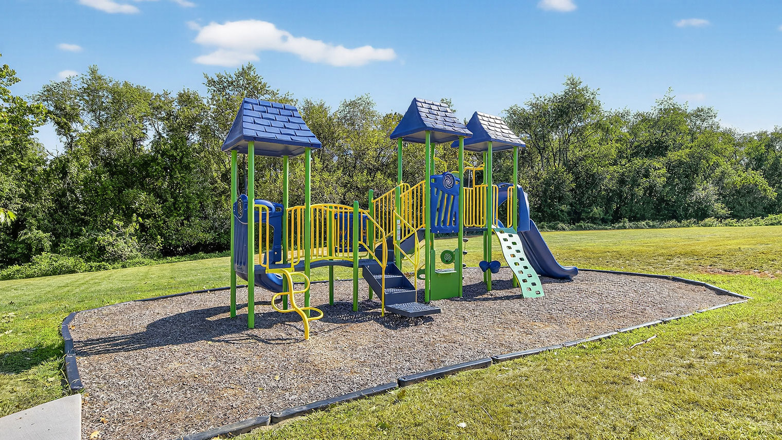 The Reserve at Copper Chase Pet friendly rentals with tot lot in York, PA – The Oaks at Copper Chase