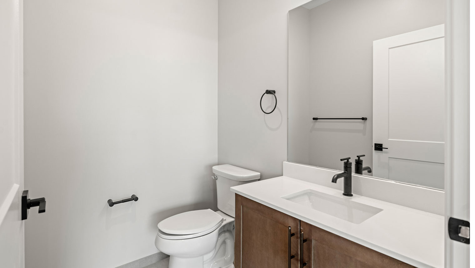Monte View at Pohatcong Luxury elevator building apartment primary bathroom with walk-in shower in Pohatcong Twp, NJ – Monte View at Pohatcong
