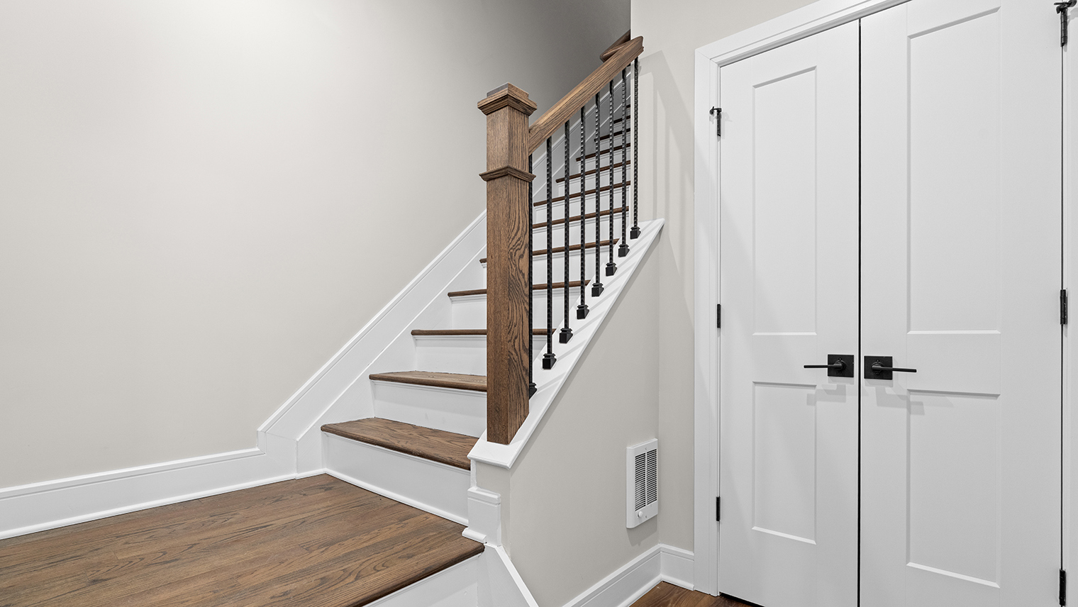 Trailside Village 2 bedroom 2.5 bath Bradbury garage apartment for rent with entryway and staircase – Trailside Village in Easton, PA