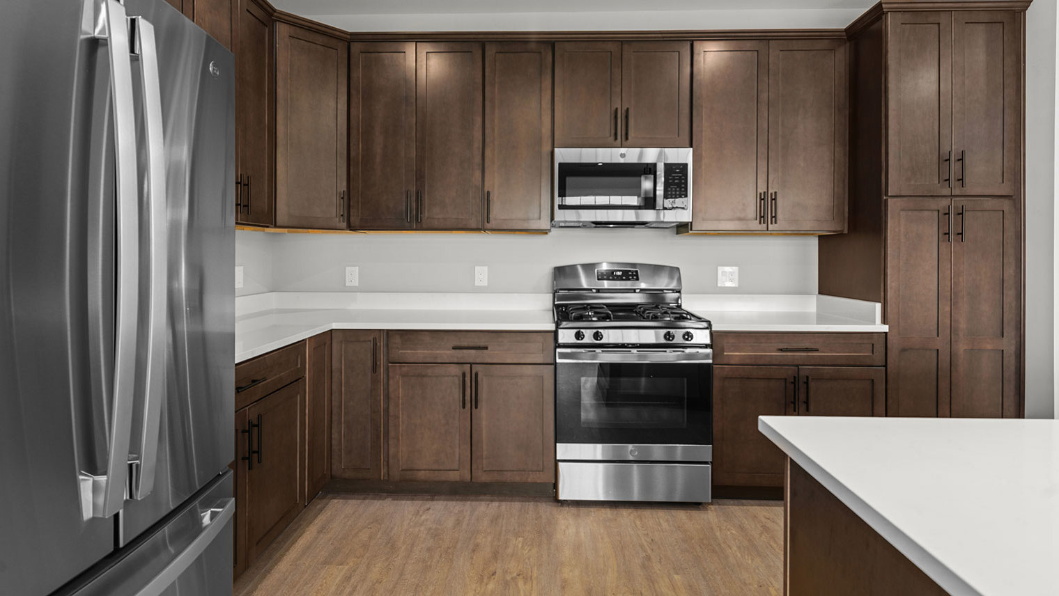 Monte View at Pohatcong Luxury elevator building apartment kitchen with quartz countertops and stainless steel appliances in Pohatcong Twp, NJ – Monte View at Pohatcong