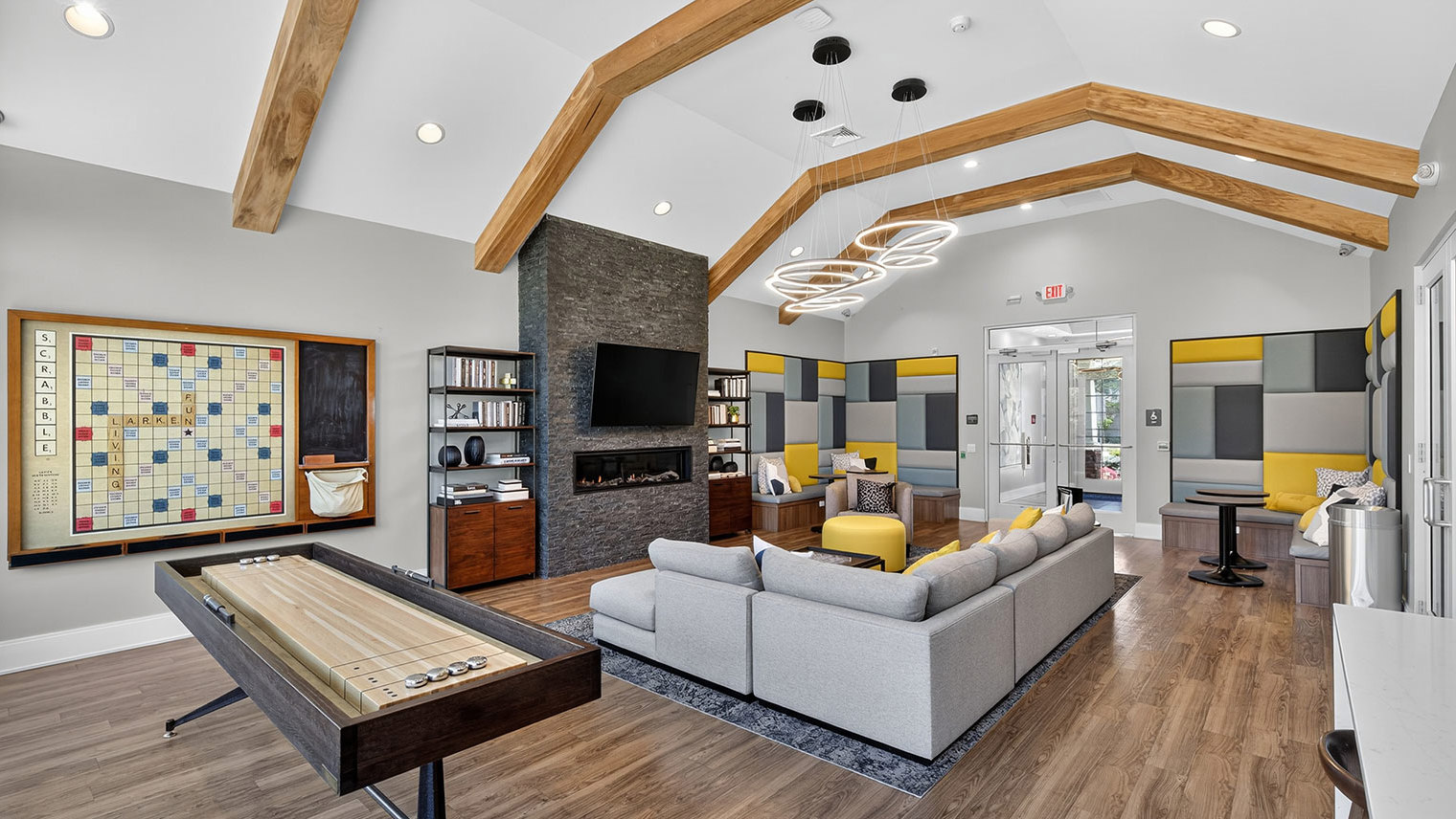 The Reserve at Copper Chase Garden apartments with lounge in York, PA – The Oaks at Copper Chase