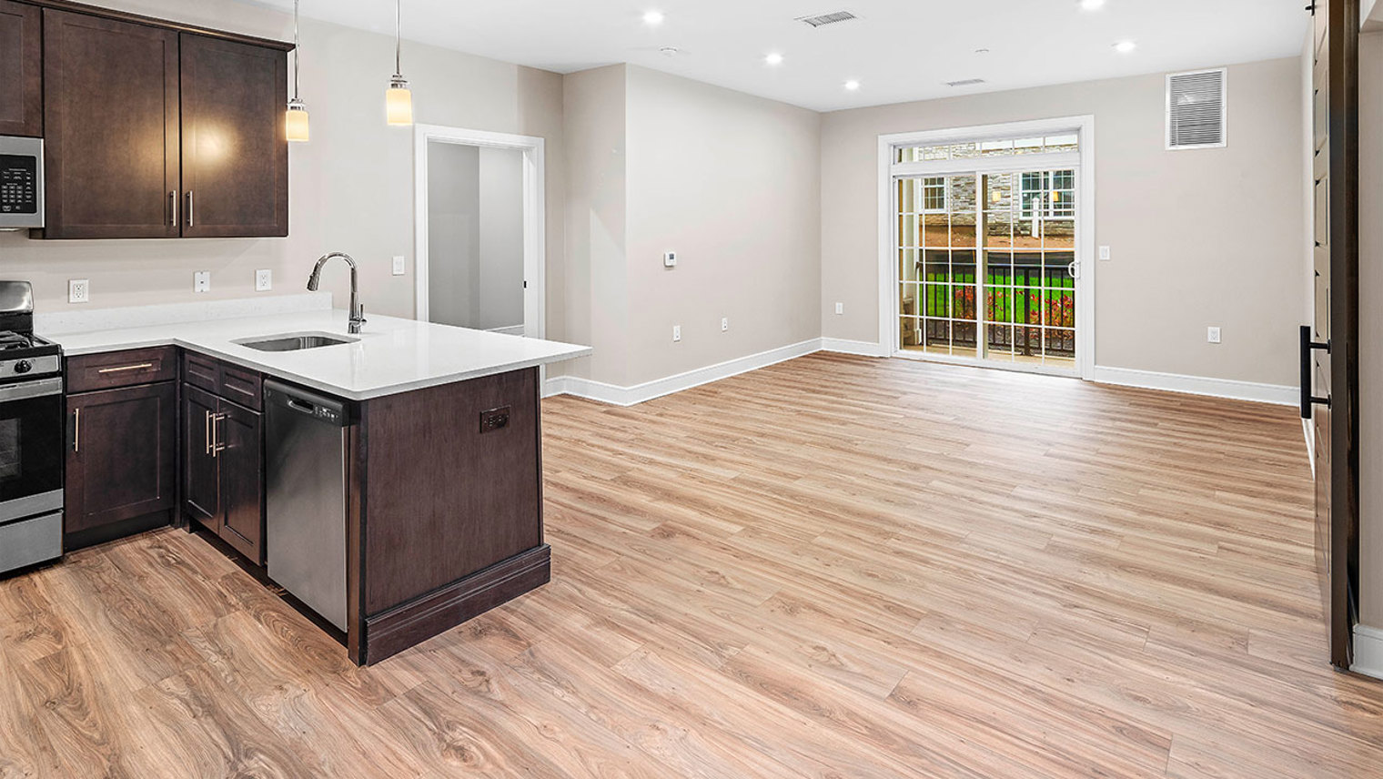 The Ridge at Readington Pet friendly apartment kitchen and great room in Whitehouse Station, NJ – The Ridge at Readington