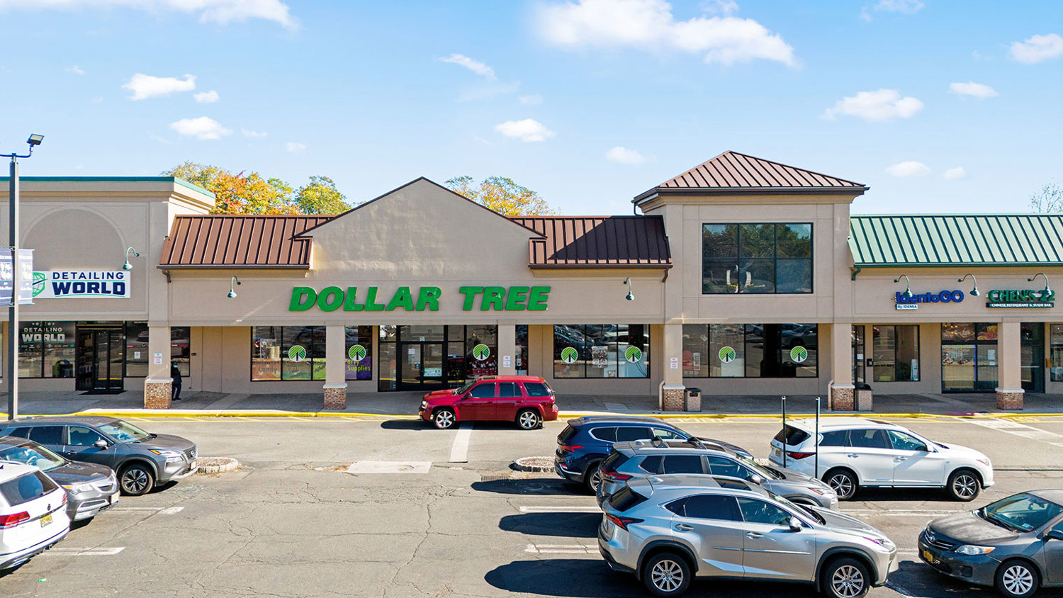 Street view of community center offering diverse retail space for lease in Springfield, NJ – Echo Plaza Shopping Center