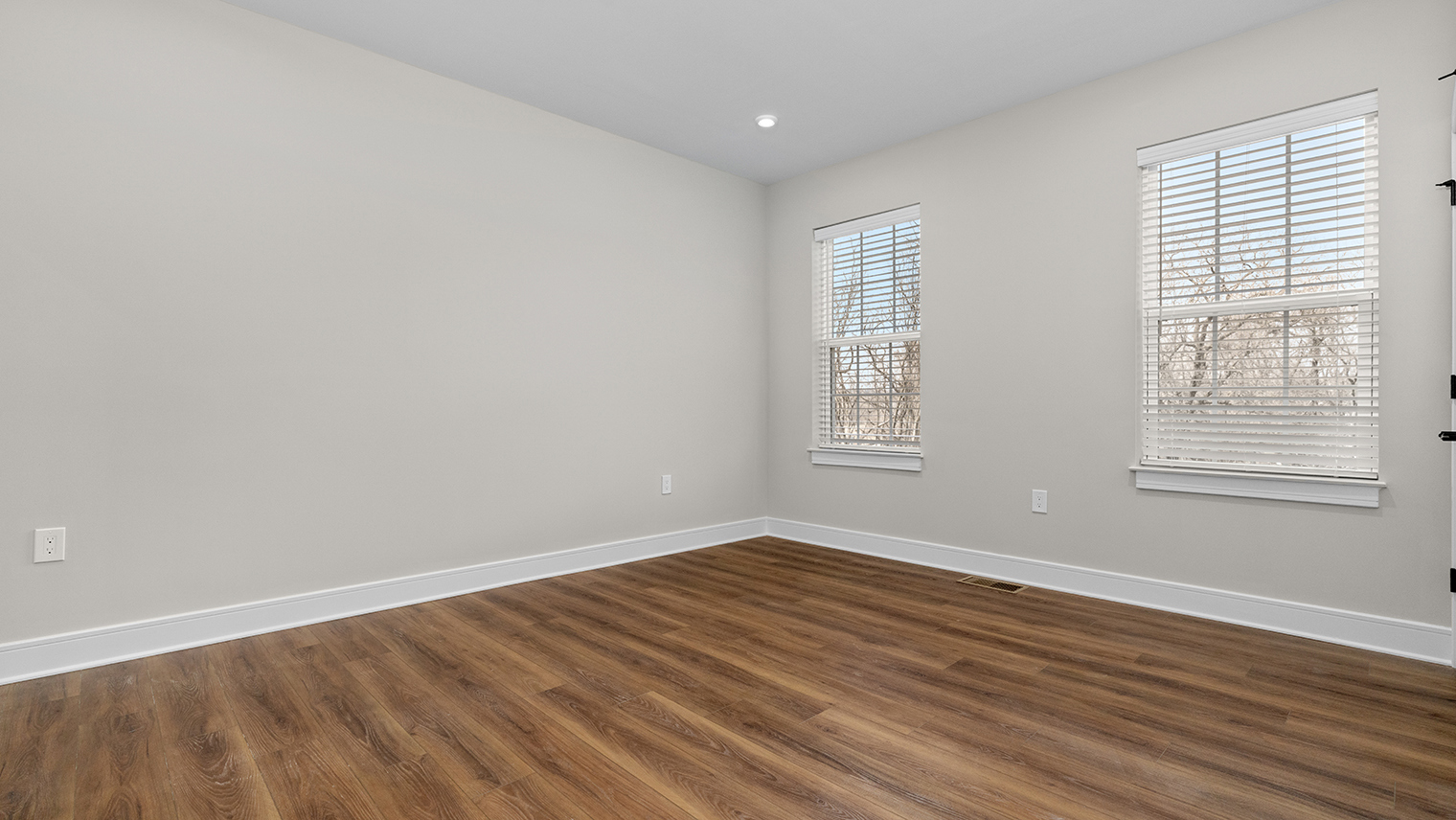 Trailside Village 2 bedroom 2.5 bath Bradbury garage apartment for rent with primary bedroom and natural light – Trailside Village in Easton, PA