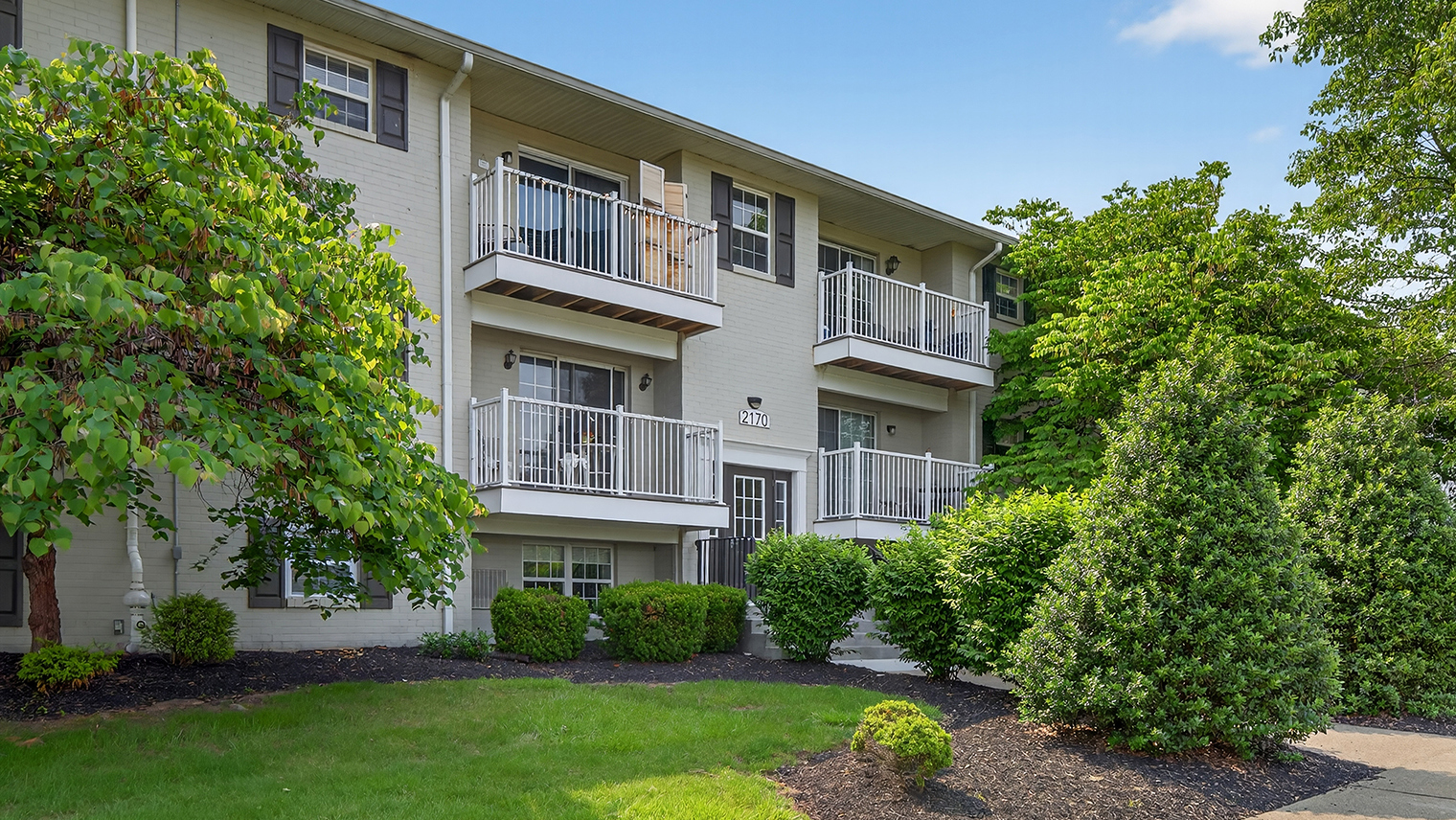 The Hills at Lehigh 1 and 2 bedroom apartments with patios/balconies in Bethlehem, PA – Hills at Lehigh