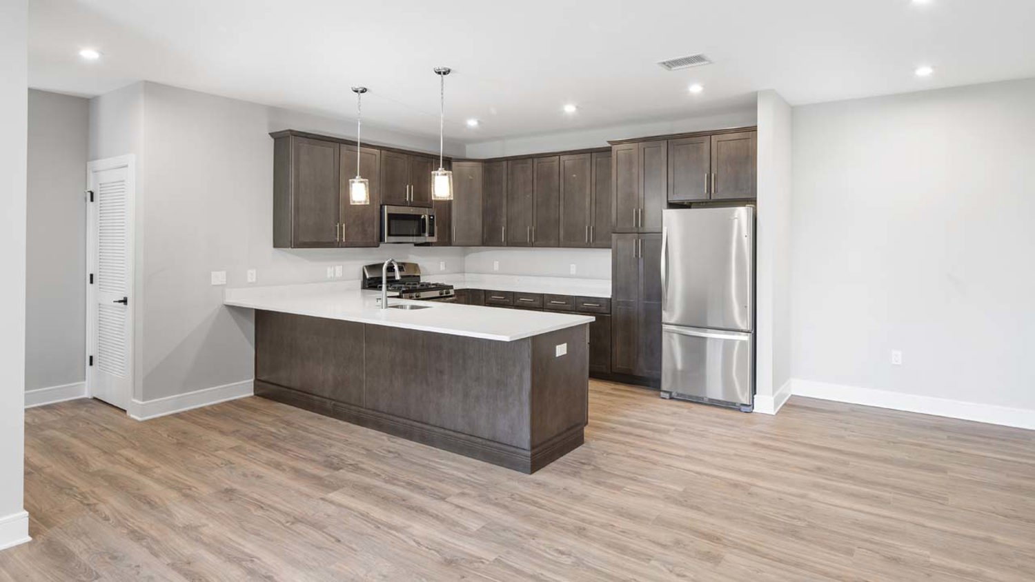 Luxury apartment kitchen in Bordentown, NJ – The Reserve at Crosswicks
