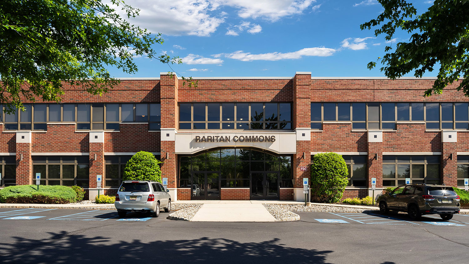 Exterior of Raritan Commons office and medical building in Flemington, NJ