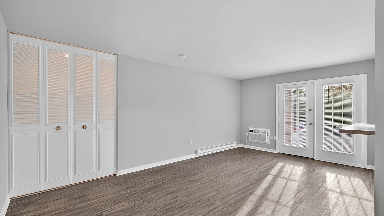 The Reserve at Copper Chase Bright living room in 1 bedroom apartment for rent in York, PA – The Reserve at Copper Chase