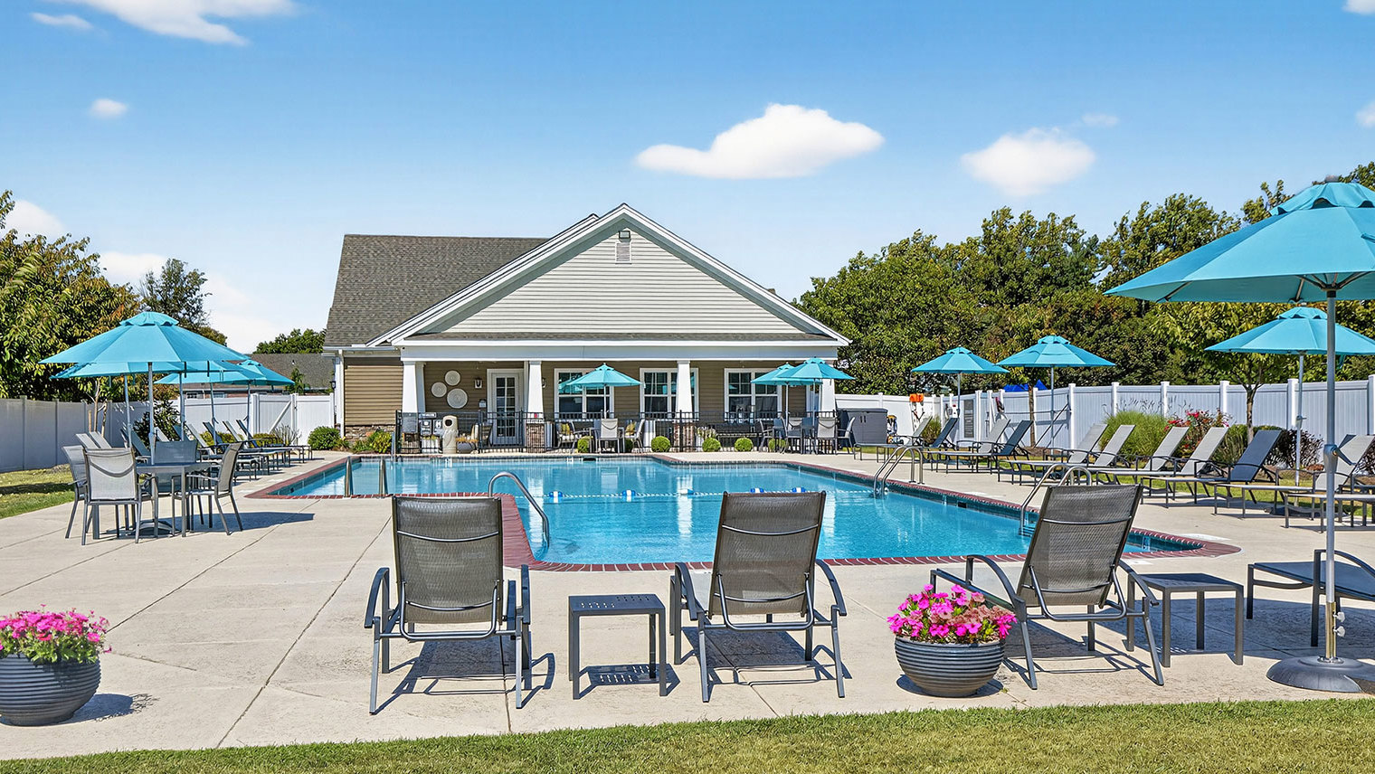 The Reserve at Copper Chase Garage and garden apartment rentals with outdoor pool in York, PA – The Oaks at Copper Chas