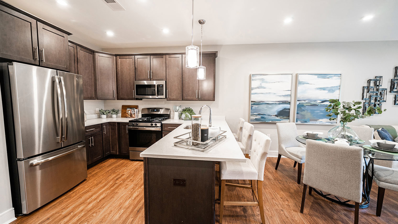 Horizons at Autumn Ridge 55+ active adult garden apartment kitchen and dining in Lopatcong, NJ – Horizons at Autumn Ridge
